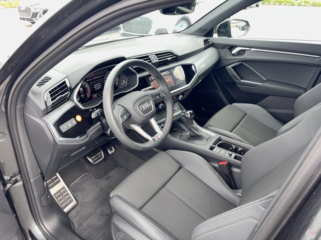 Audi - Q3 Sportback 40 TFSI S-tronic quattro S-Line AHK_11