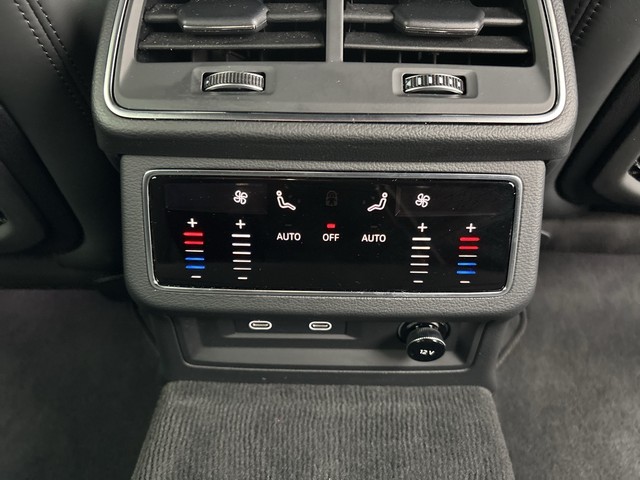 Audi - A7 Sportback 50 TFSI e quattro S-tronic AHK HUD_8