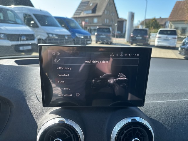 Audi - Q2 35 TFSI S tronic S line LED RFK SHZ_14