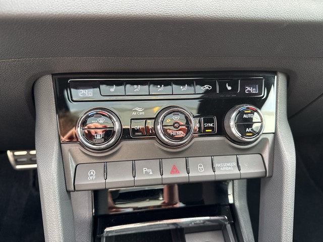 Skoda - Karoq 2.0 TDI DSG 4x4 Sportline AHK+ACC+PANO+PDC_10