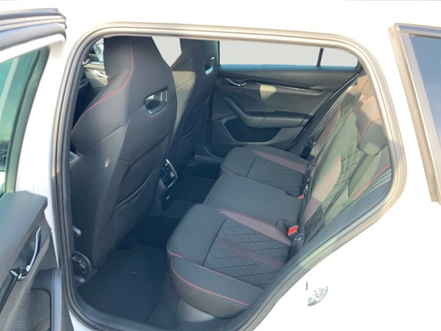 Skoda - Octavia Combi 2.0 TDI DSG RS AHK LED NAVI PANO_3