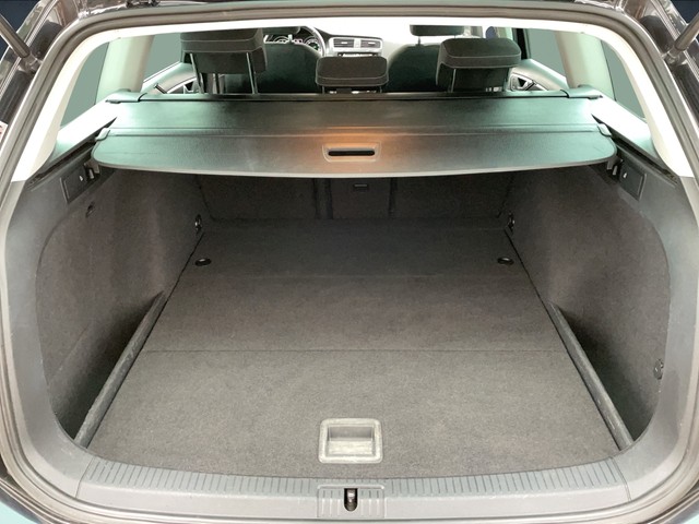 VW - Golf VII Variant 2.0 TDI DSG R-Line AHK+ACC+NAVI_4 VW - Golf VII Variant 2.0 TDI DSG R-Line AHK+ACC+NAVI_4