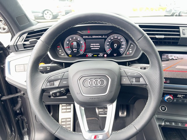 Audi - Q3 Sportback 40 TFSI S-tronic quattro S-Line AHK_12