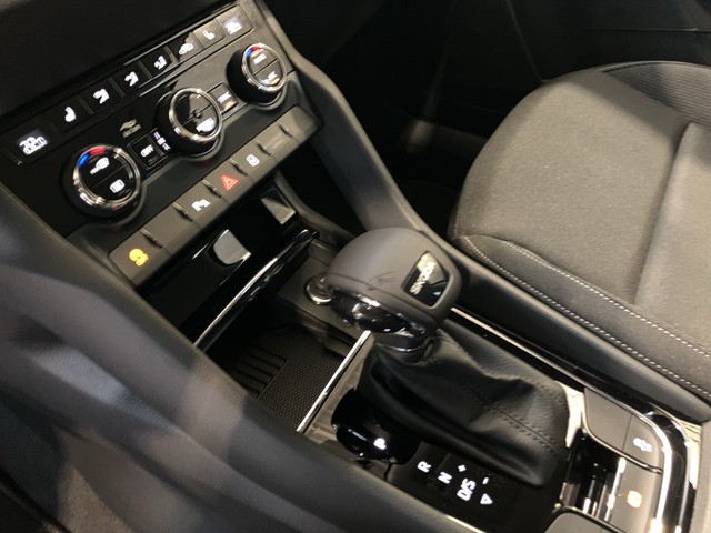 Skoda - Karoq 1.5 TSI DSG Selection LED+NAVI+SHZG+KAMERA_6