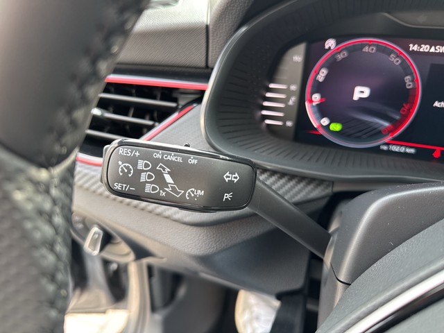 Skoda - Kamiq 1.5 TSI DSG Monte Carlo AHK+NAVI+PANO+SHZG_9