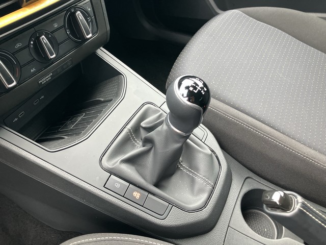 Seat - Ibiza 1.0 TSI Style LED+NAVI+SHZG+PDC+GRA+LM15"_6 Seat - Ibiza 1.0 TSI Style LED+NAVI+SHZG+PDC+GRA+LM15"_6