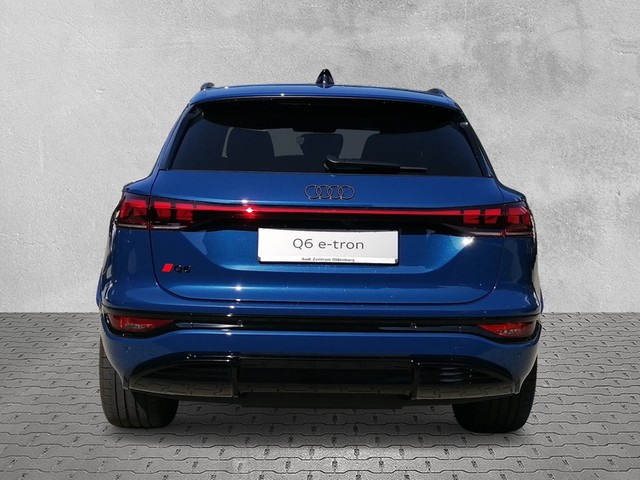 Audi - Q6 e-tron 285 kW quattro edition one blue Pano_10