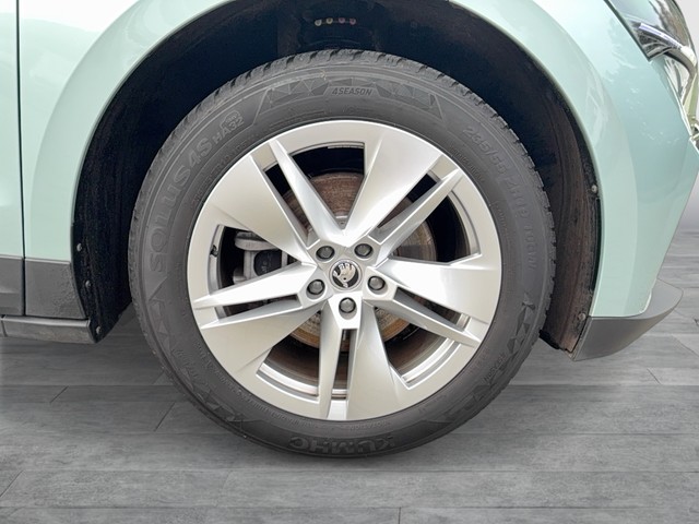 VW - Golf VIII Lim. 2.0 TSI R 4Motion Black Edition_10