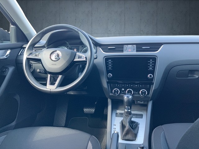 Skoda - Octavia Combi 2.0 TDI DSG Ambition  NAVI+LED+ACC_2