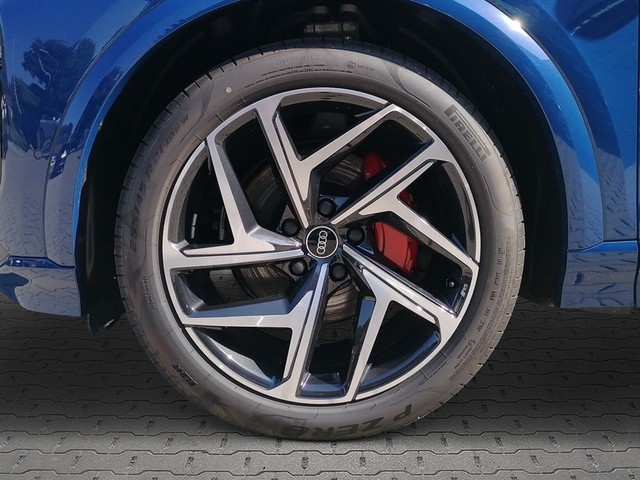 Audi - Q6 e-tron 285 kW quattro edition one blue Pano_12