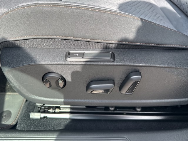 CUPRA - Born 150kW NAVI+KAMERA+PANORAMADACH+SHZG+LED_7