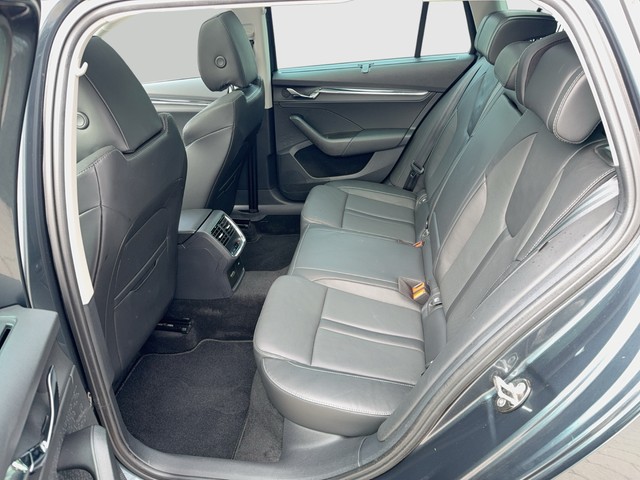 Skoda - Octavia Combi 1.4 TSI DSG Style iV ACC+LED+PANO_3