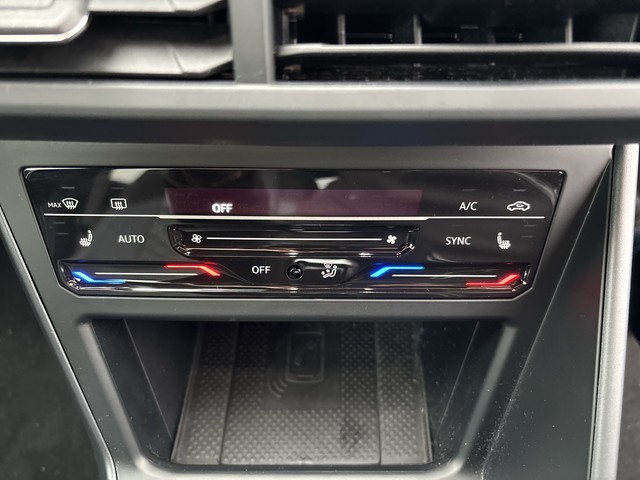 VW - Taigo 1.5 TSI DSG R-Line CAM LED LM18 PDC SHZG_8