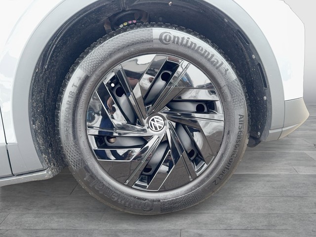 VW - ID.4 Pure Performance LED PDC vo+hi App-Conn._10