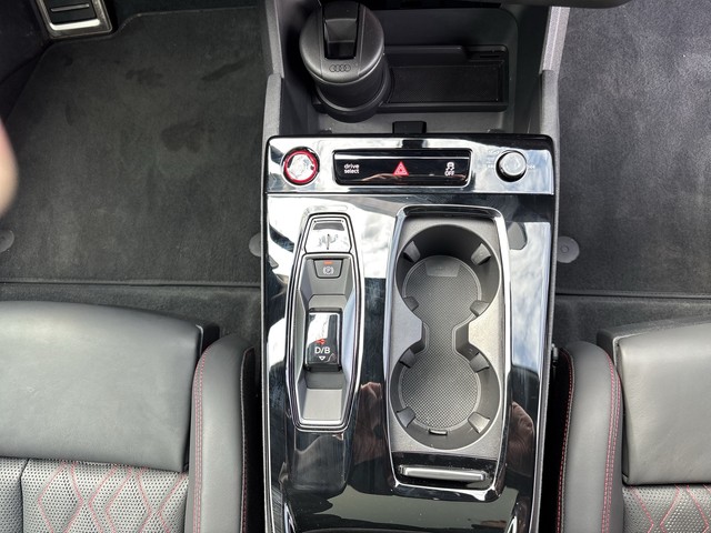 Audi - A6 e-tron Avant quattro edition one grey S-line_17