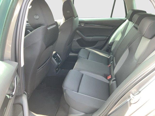 Skoda - Octavia Combi 2.0 TDI Tour LED LM17 PDC SHZG TEMP_3