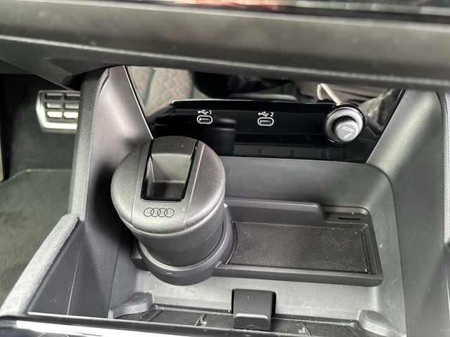 Audi - A6 e-tron Avant quattro edition one grey S-line_16