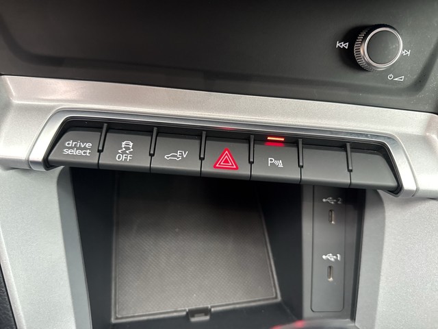 Audi - Q3 45 TFSIe LED Navi 18" GJR ACC SHZ_6