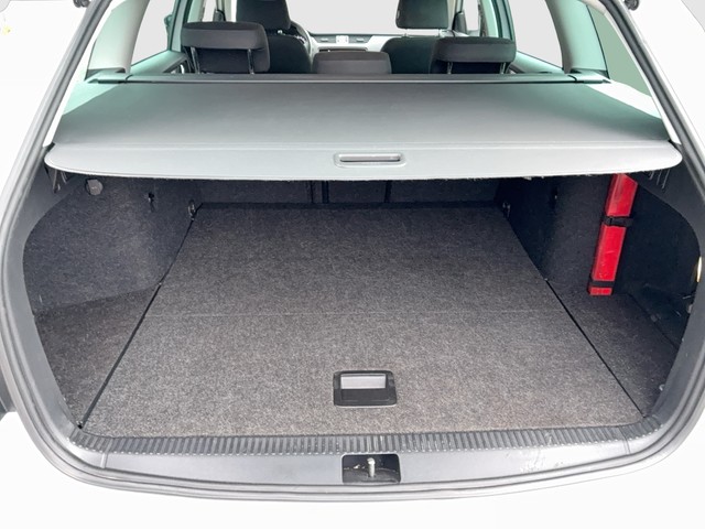 Skoda - Octavia Combi 2.0 TDI DSG Tour ACC+AHK+NAVI+LED_4