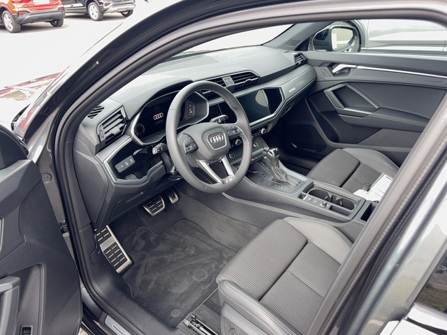 Audi - Q3 Sportback 40 TFSI S-tronic quattro S-Line AHK_11