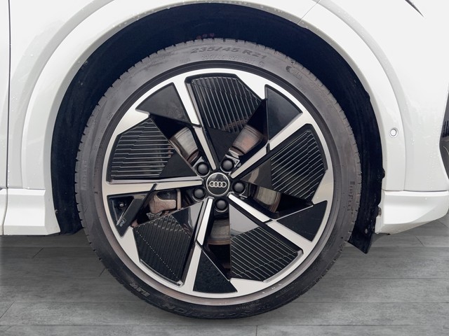 Audi - Q4 e-tron S-Line MATRIX+PANO+ACC_9