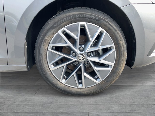 Skoda - Octavia Combi 2.0 TDI Tour LED LM17 PDC SHZG TEMP_10