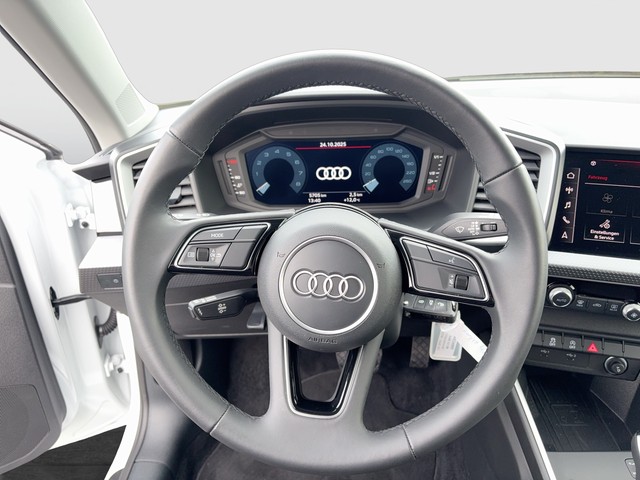 Audi - A1 Sportback 25 TFSI S-tronic advanced phone box_13