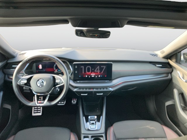 Skoda - Octavia Combi 2.0 TDI DSG RS AHK LED NAVI PANO_2