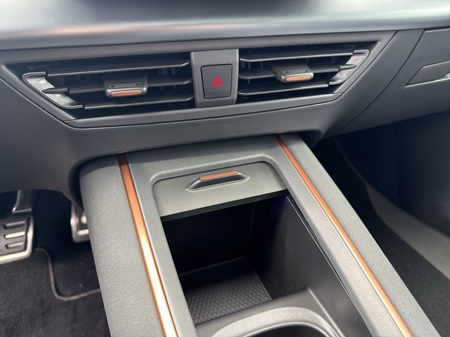 CUPRA - Born 150kW NAVI+KAMERA+PANORAMADACH+SHZG+LED_11