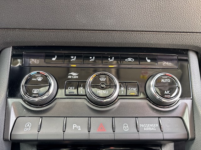 Skoda - Karoq 2.0 TDI DSG Tour ACC CAM LED NAVI PANO_10 Skoda - Karoq 2.0 TDI DSG Tour ACC CAM LED NAVI PANO_10