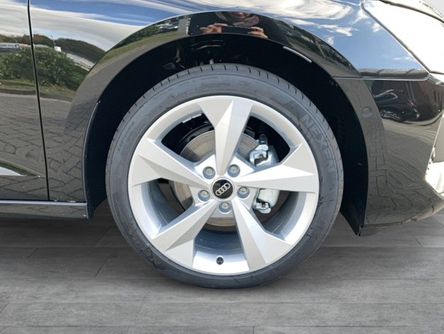Skoda - Kamiq 1.5 TSI DSG Monte Carlo Pano+V-Cockpit+LED_10